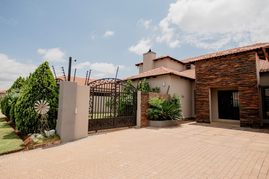 5 Bedroom Property for Sale in Baillie Park North West